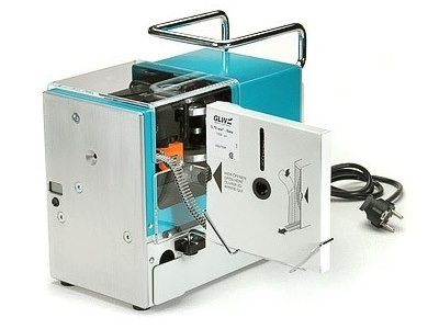 Автомат для одновременной зачистки проводов и опрессовки рулонных изолированных втулочных наконечников